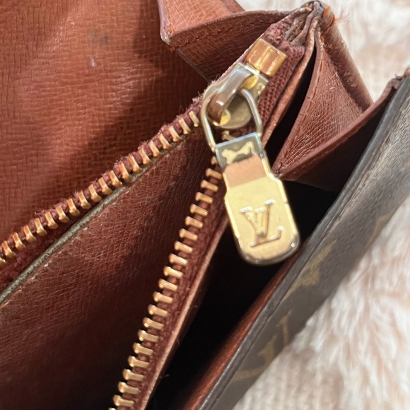Authentic LOUIS VUITTON Sarah wallet in Monogram canvas - Picture 13 of 16